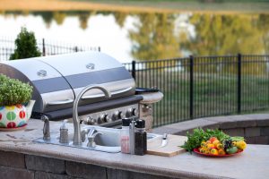 4 Reasons Your Home Needs an Outdoor Kitchen